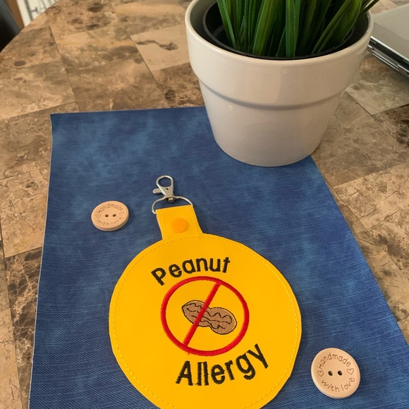 Handcrafted Peanut Allergy warning tag . Wipe clean vinyl 4x5 inches - Picture 2 of 2